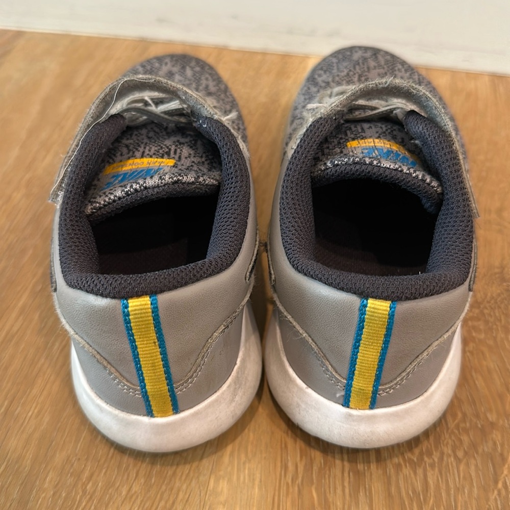 Grey Nike sneakers - Picture 4 of 5